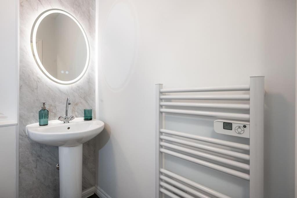 Reading 2-Bed Apartment & Parking Esterno foto